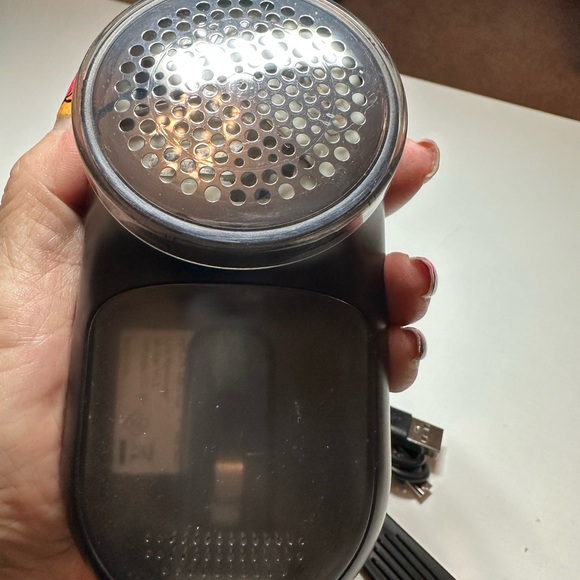 Magictec Rechargeable Fabric Shaver, Lint Remover Sweater -Battery Operated - Picture 4 of 6